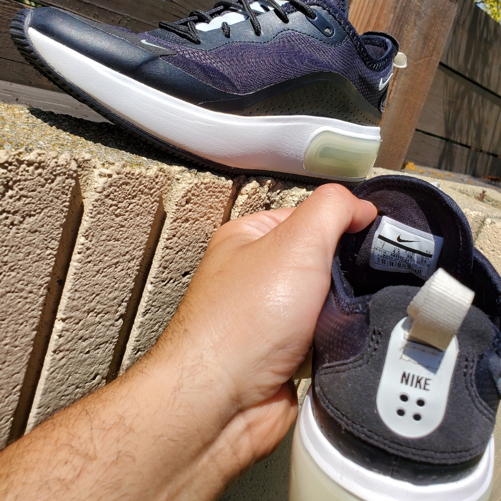 Nike AirMax Dia - Wmn's Size 7 but fits like 6.5 - Picture 3 of 9